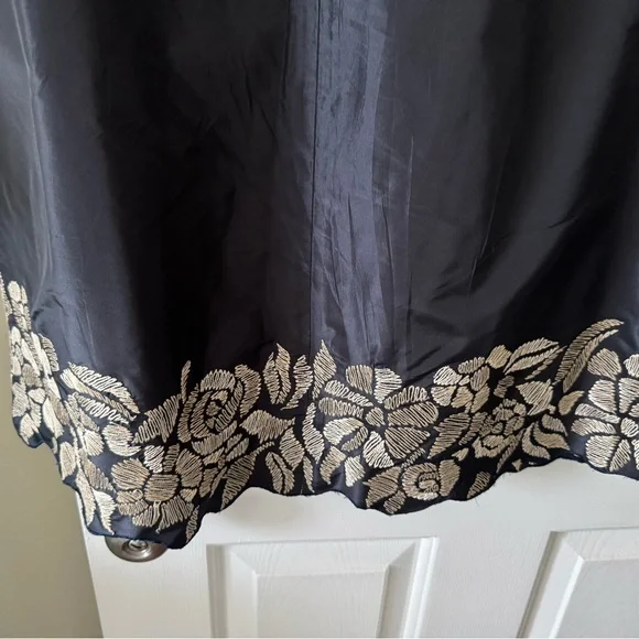 Beautiful Lafayette 148 skirt, 10, black w tan embroidery at hem, side zip NWOT - Picture 3 of 6